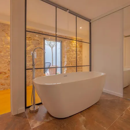 Bella Vista Wit Sea View By Irundo Apartment